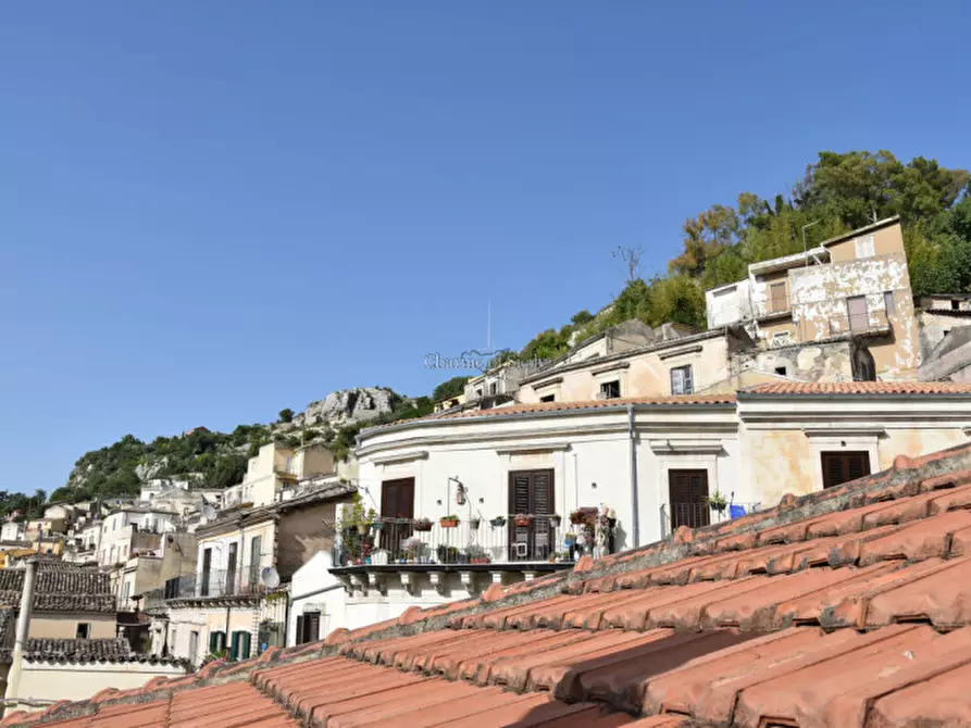 Immagine 40 di Casa indipendente in vendita  in PIAZZA CORRADO RIZZONE a Modica