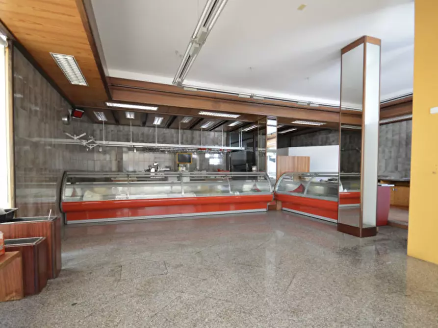 Immagine 2 di Negozio in affitto  in Via Gombe 18 a Montecchio Precalcino