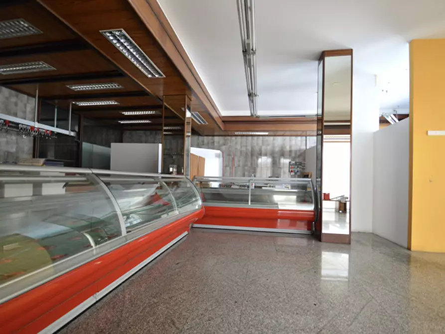 Immagine 3 di Negozio in affitto  in Via Gombe 18 a Montecchio Precalcino