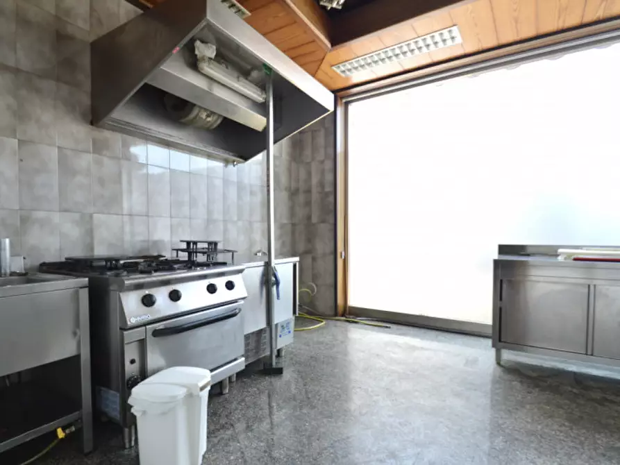 Immagine 4 di Negozio in affitto  in Via Gombe 18 a Montecchio Precalcino