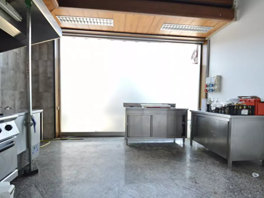 Immagine 5 di Negozio in affitto  in Via Gombe 18 a Montecchio Precalcino