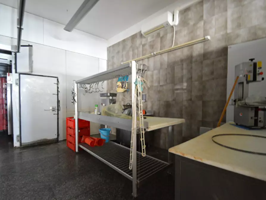 Immagine 7 di Negozio in affitto  in Via Gombe 18 a Montecchio Precalcino