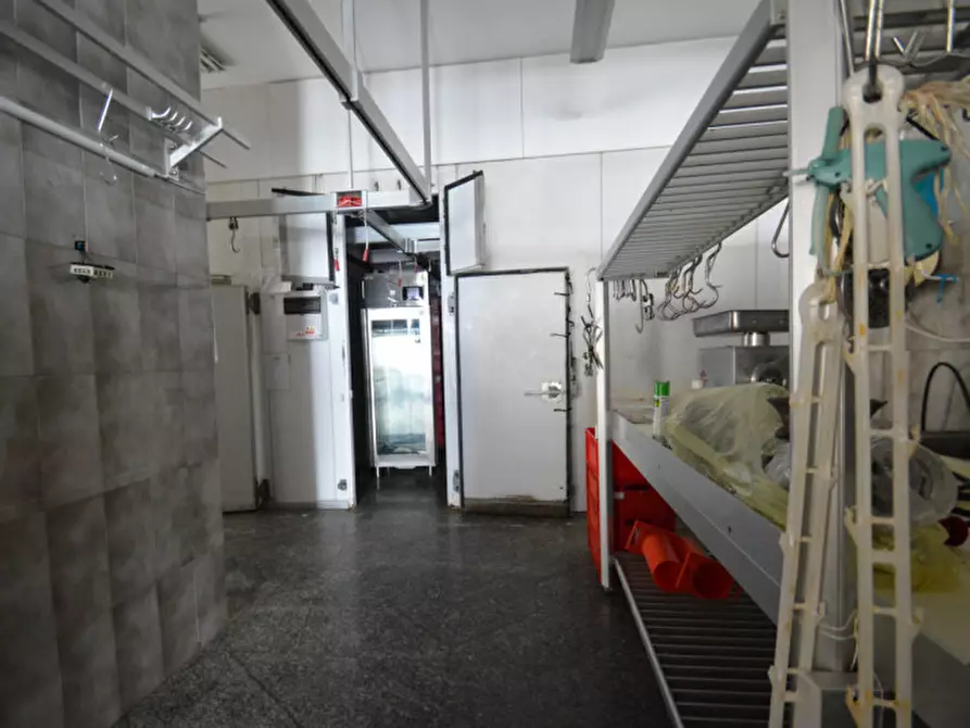 Immagine 8 di Negozio in affitto  in Via Gombe 18 a Montecchio Precalcino