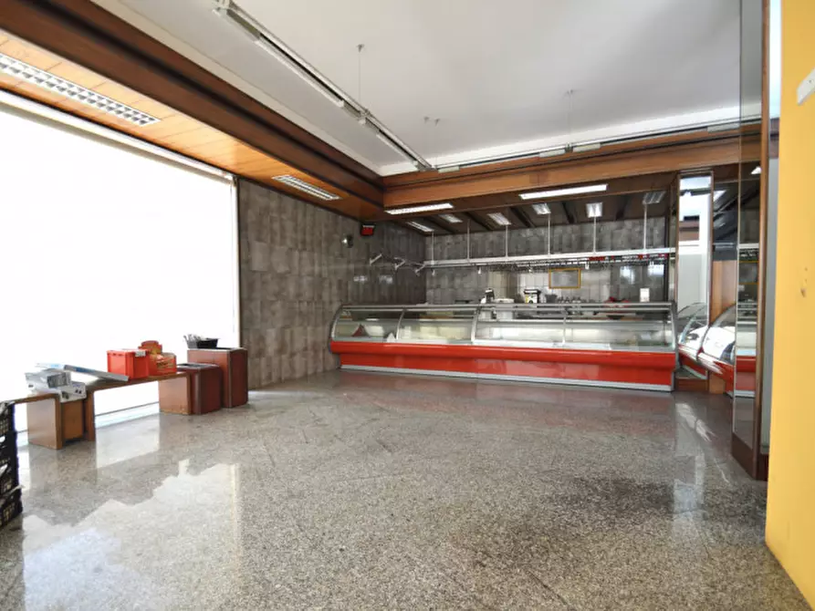 Immagine 9 di Negozio in affitto  in Via Gombe 18 a Montecchio Precalcino