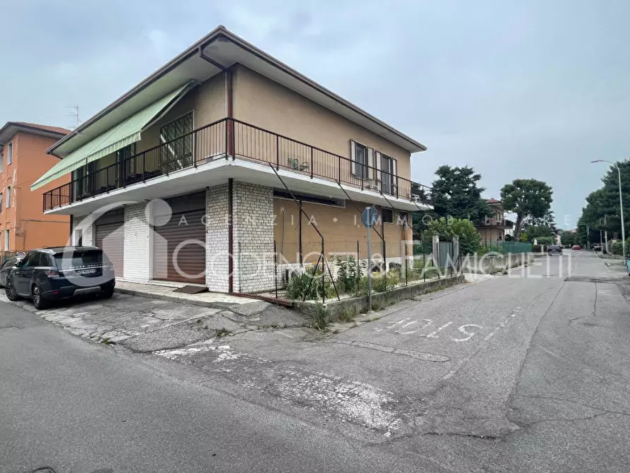 Immagine 25 di Villa in vendita  in via rossini 9 a Rezzato