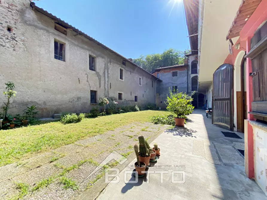 Immagine 1 di Villetta a schiera in vendita  in via mazzone n 35 a Serravalle Sesia