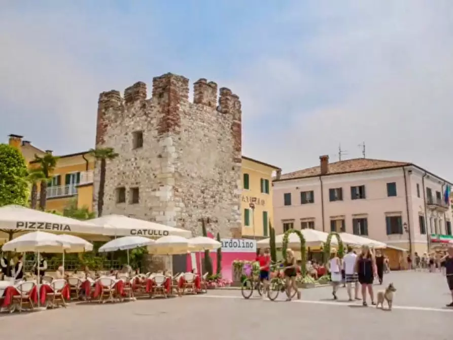 Immagine 1 di Negozio in vendita  a Bardolino