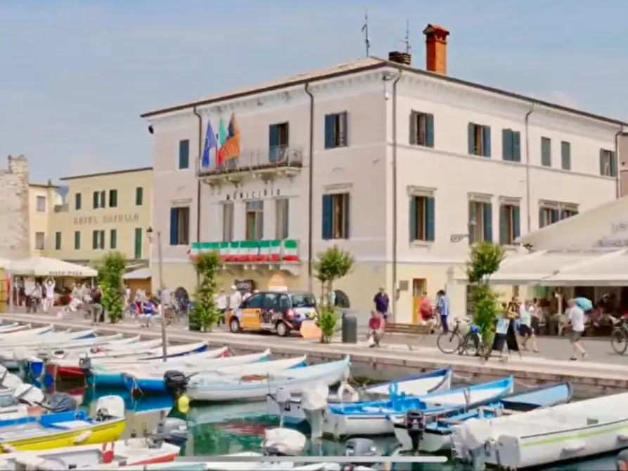 Immagine 2 di Negozio in vendita  a Bardolino