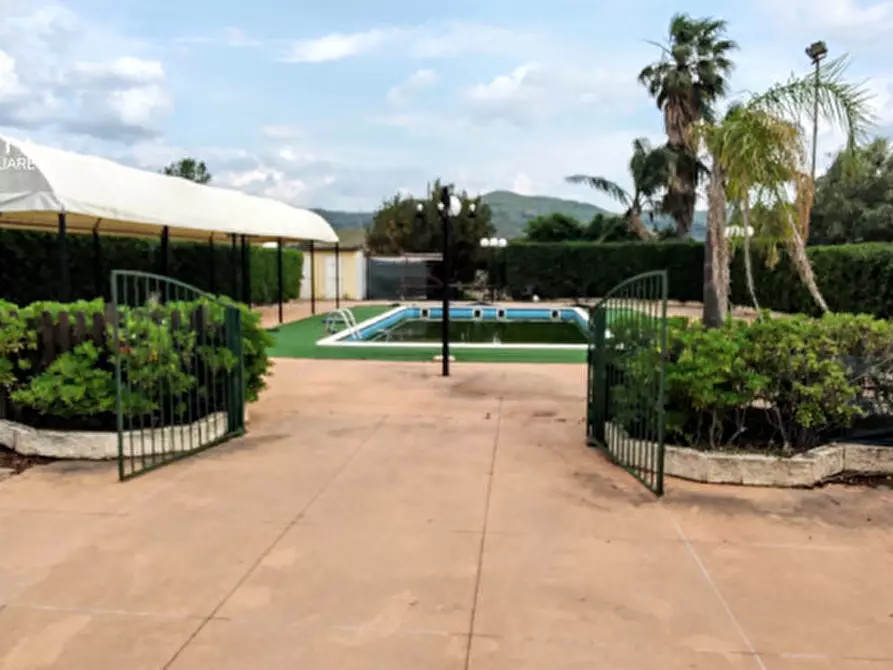 Immagine 2 di Attività commerciale in vendita  in c.da Cavoni snc a Palagonia