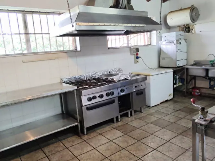 Immagine 6 di Attività commerciale in vendita  in c.da Cavoni snc a Palagonia