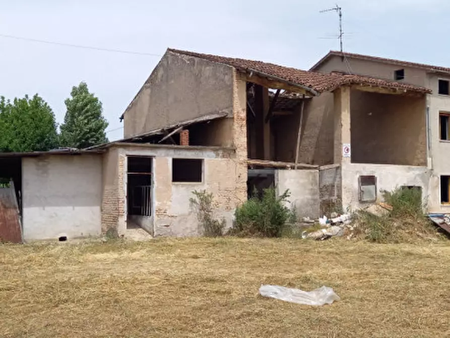 Immagine 1 di Rustico / casale in vendita  in vai medole a Castiglione Delle Stiviere