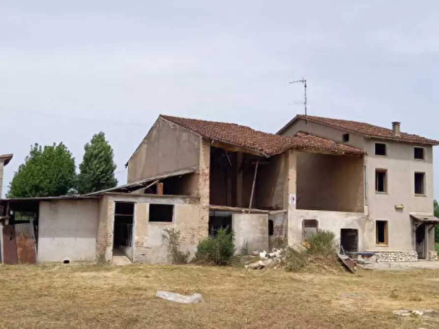 Immagine 2 di Rustico / casale in vendita  in vai medole a Castiglione Delle Stiviere