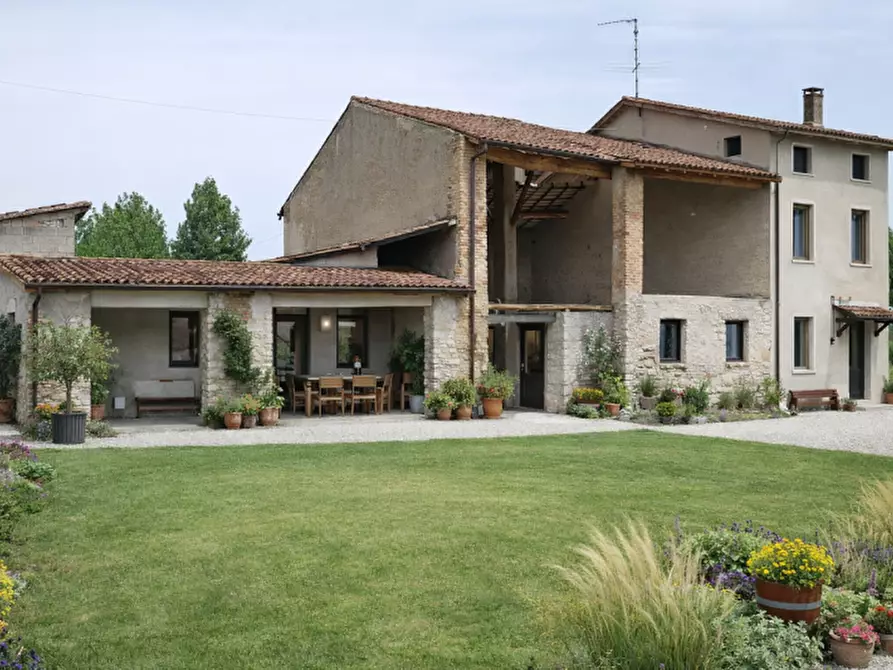 Immagine 2 di Rustico / casale in vendita  in vai medole a Castiglione Delle Stiviere