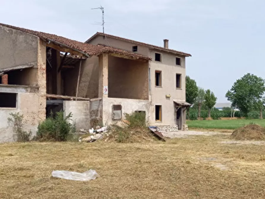 Immagine 7 di Rustico / casale in vendita  in vai medole a Castiglione Delle Stiviere