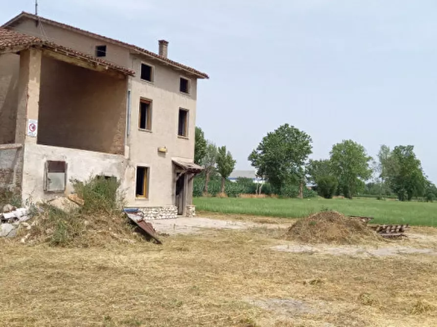 Immagine 9 di Rustico / casale in vendita  in vai medole a Castiglione Delle Stiviere