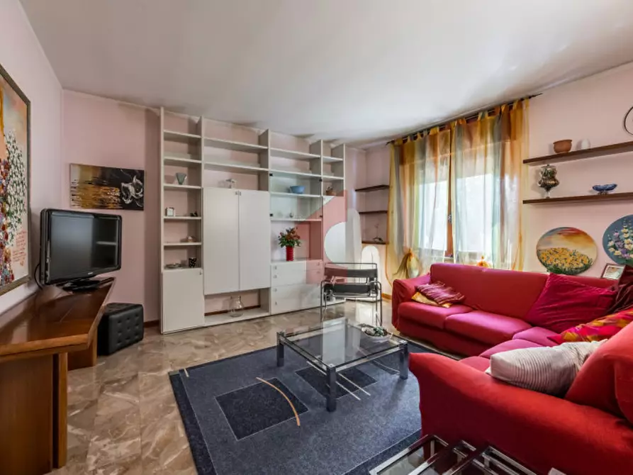 Immagine 30 di Villa in vendita  in Via Ghidini 2 a Soragna