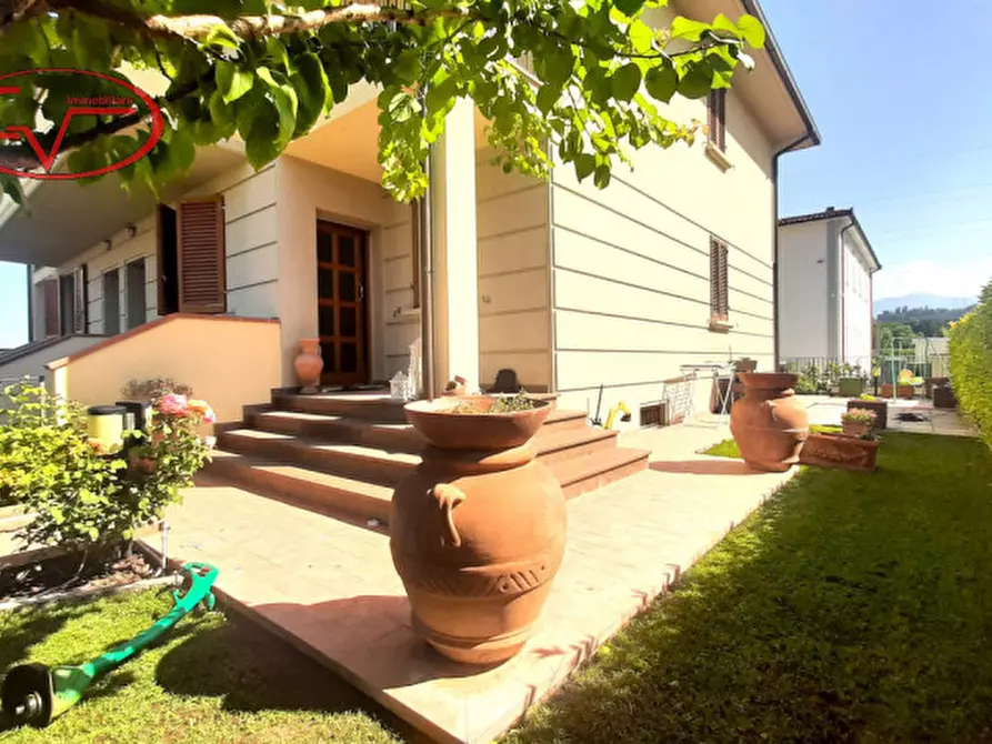 Immagine 1 di Casa quadrifamiliare in vendita  in Via Einaudi a Montevarchi