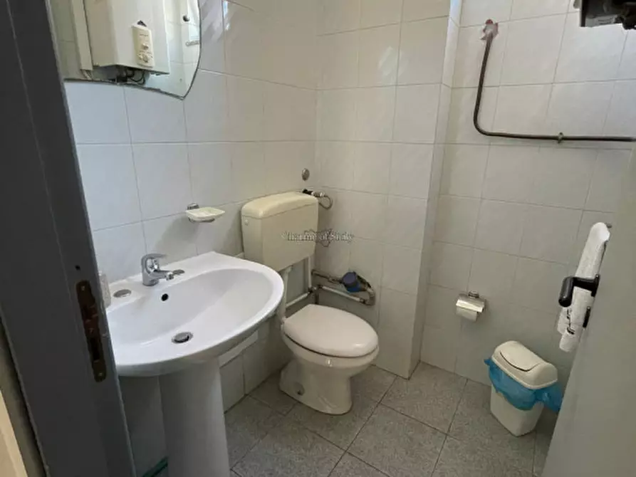 Immagine 3 di Ufficio in vendita  in Via Furio Camillo, 50 Modica a Modica