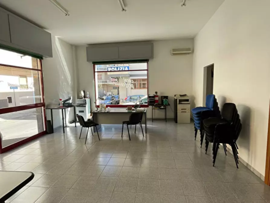 Immagine 6 di Ufficio in vendita  in Via Furio Camillo, 50 Modica a Modica