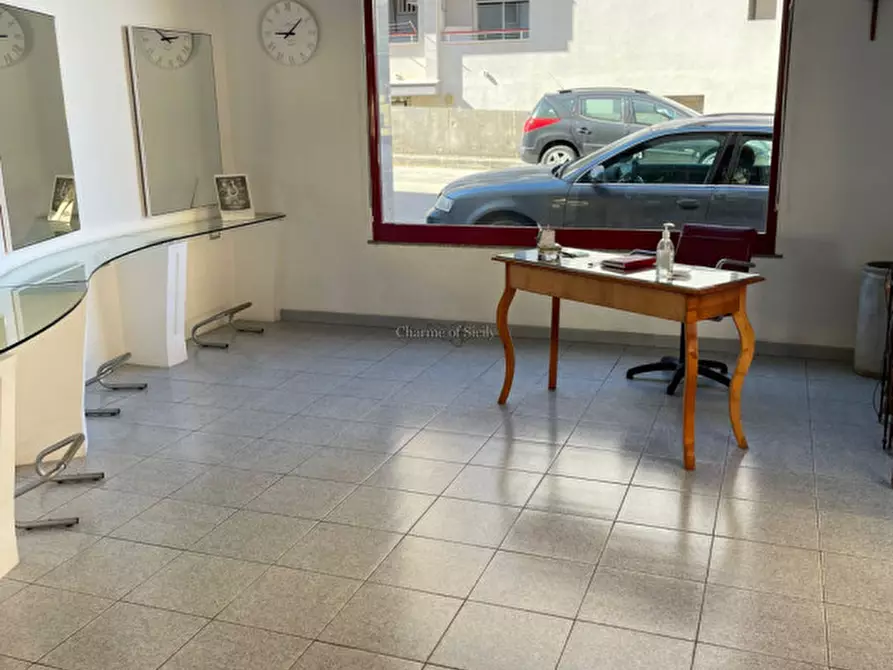 Immagine 10 di Ufficio in vendita  in Via Furio Camillo, 50 Modica a Modica