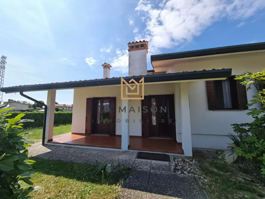 Immagine 1 di Villa in vendita  in via rossini a Asolo