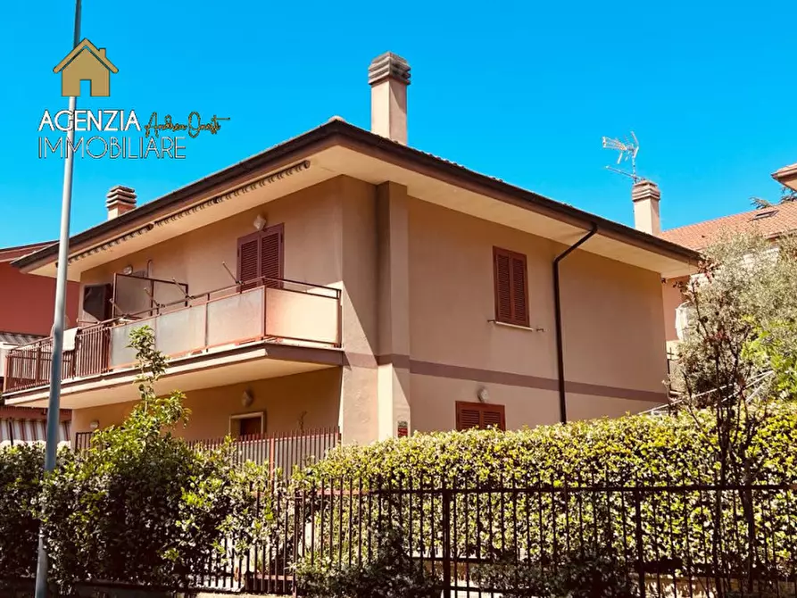 Immagine 22 di Casa bifamiliare in vendita  in via vecchia di grottaferrata a Marino