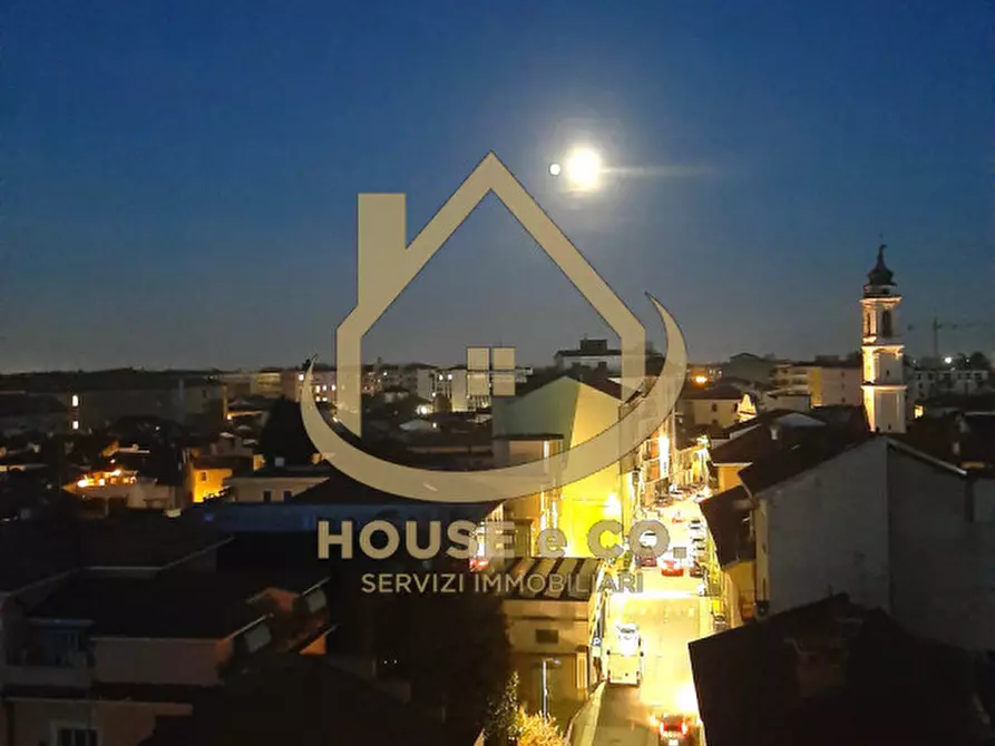 Immagine 1 di Appartamento in vendita  in Vigevano Centro Storico a Vigevano