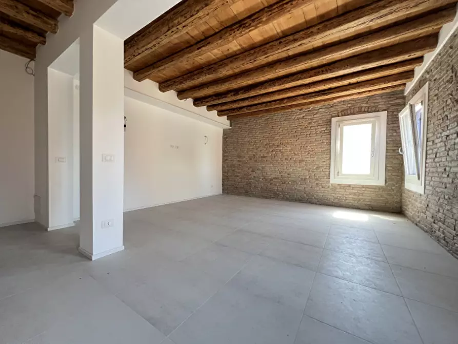 Immagine 1 di Appartamento in vendita  in Fondamenta Lungolaguna 183/A a Chioggia