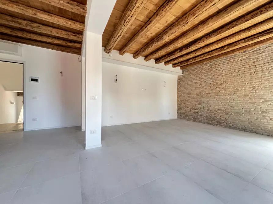 Immagine 3 di Appartamento in vendita  in Fondamenta Lungolaguna 183/A a Chioggia