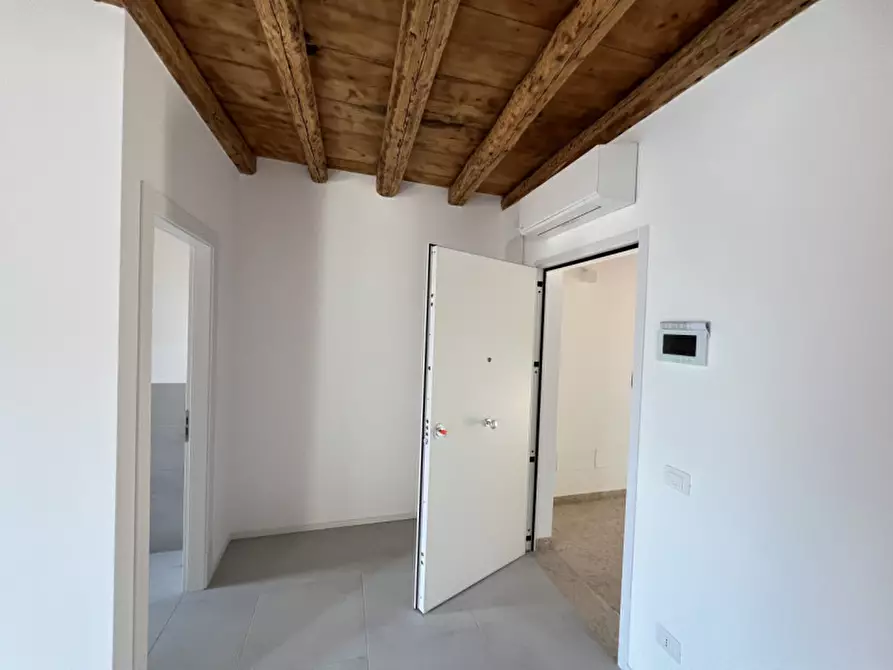 Immagine 14 di Appartamento in vendita  in Fondamenta Lungolaguna 183/A a Chioggia