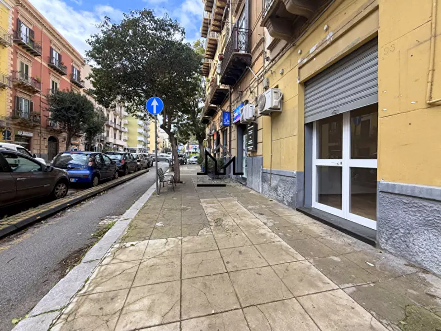 Immagine 2 di Negozio in affitto  a Palermo
