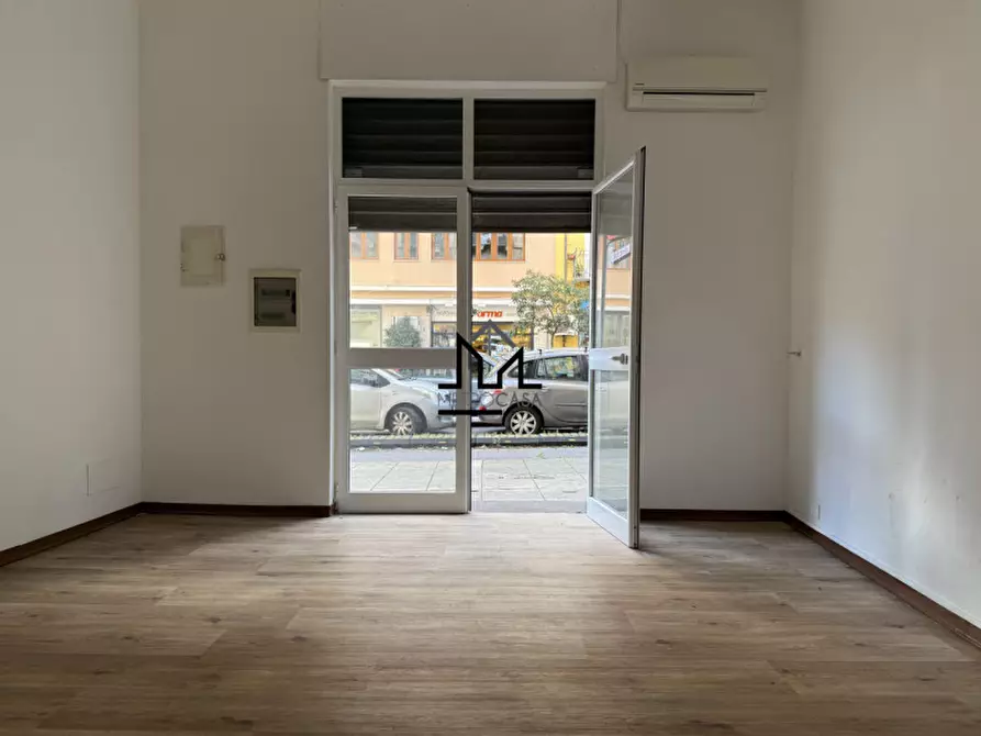 Immagine 6 di Negozio in affitto  a Palermo
