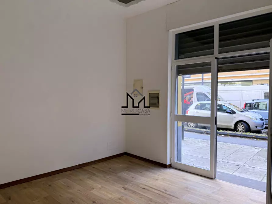 Immagine 10 di Negozio in affitto  a Palermo