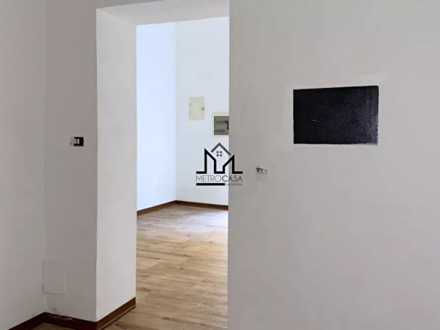 Immagine 14 di Negozio in affitto  a Palermo