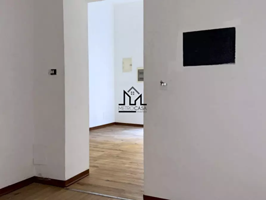 Immagine 16 di Negozio in affitto  a Palermo