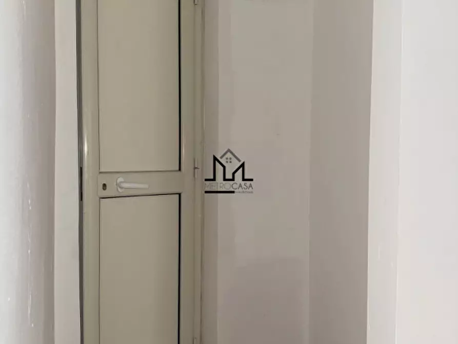 Immagine 19 di Negozio in affitto  a Palermo