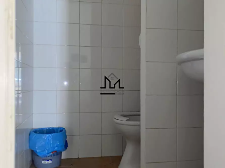 Immagine 31 di Negozio in affitto  a Palermo