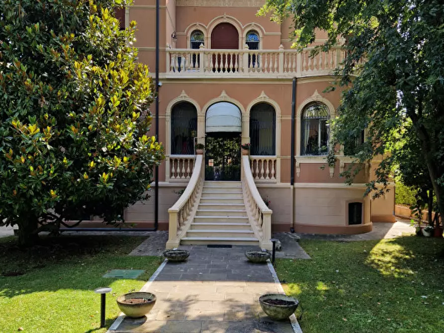 Immagine 10 di Villa in vendita  in Piazzale Lionello Caffaratti 11 a Rovigo