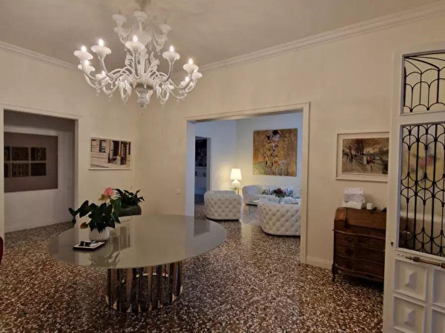 Immagine 17 di Villa in vendita  in Piazzale Lionello Caffaratti 11 a Rovigo