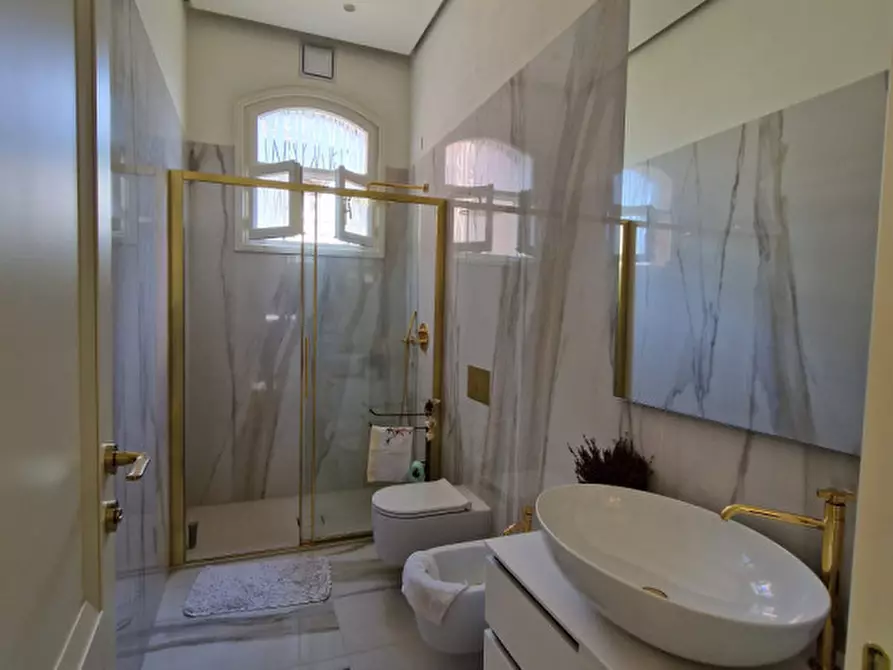 Immagine 38 di Villa in vendita  in Piazzale Lionello Caffaratti 11 a Rovigo