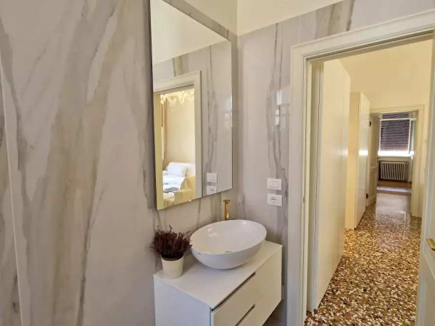 Immagine 39 di Villa in vendita  in Piazzale Lionello Caffaratti 11 a Rovigo