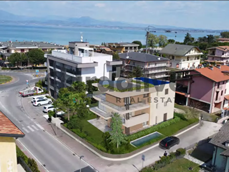 Immagine 1 di Appartamento in vendita  in Via San Martino della Battaglia a Sirmione