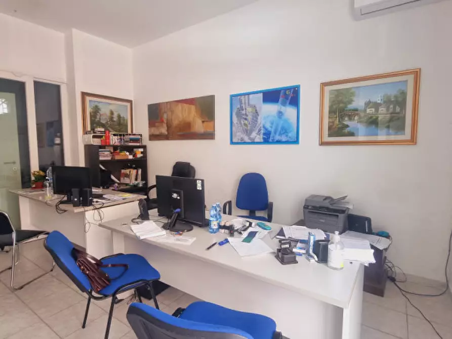 Immagine 4 di Laboratorio in vendita  in VIA REGIS a Milazzo
