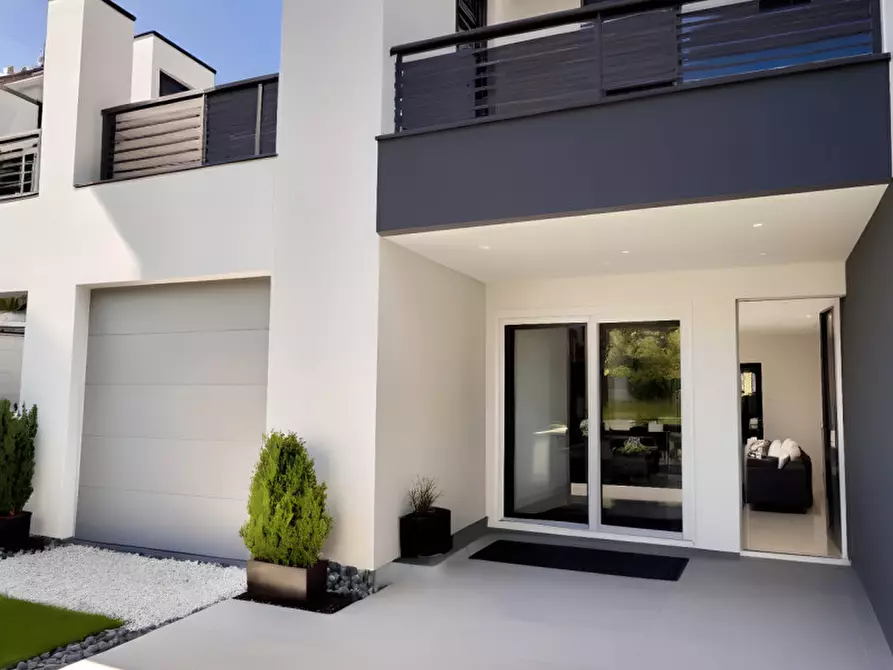 Immagine 2 di Casa trifamiliare in vendita  in viale Martiri delle Foibe a Albignasego