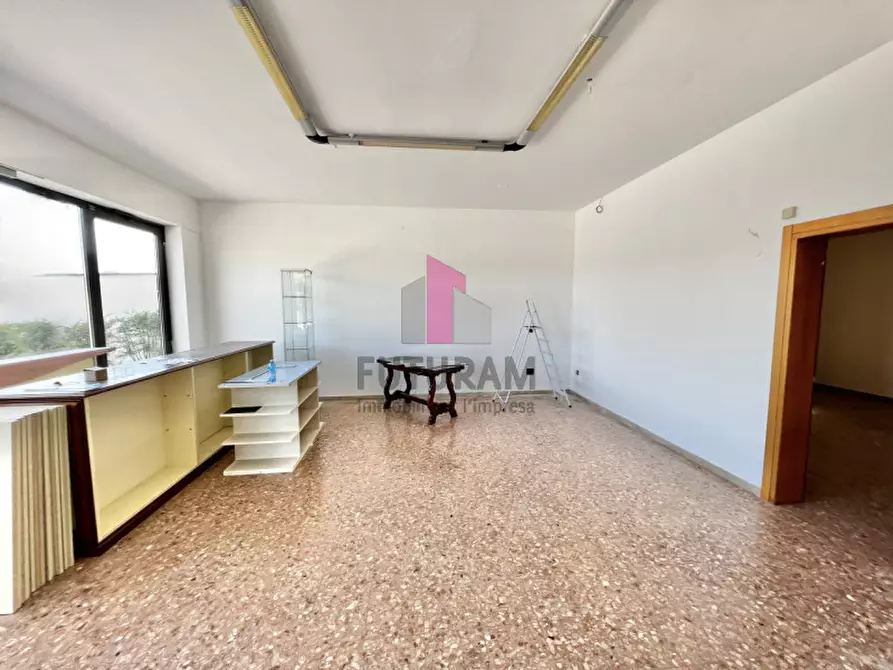 Immagine 3 di Negozio in affitto  in VIA VANIN a Marostica