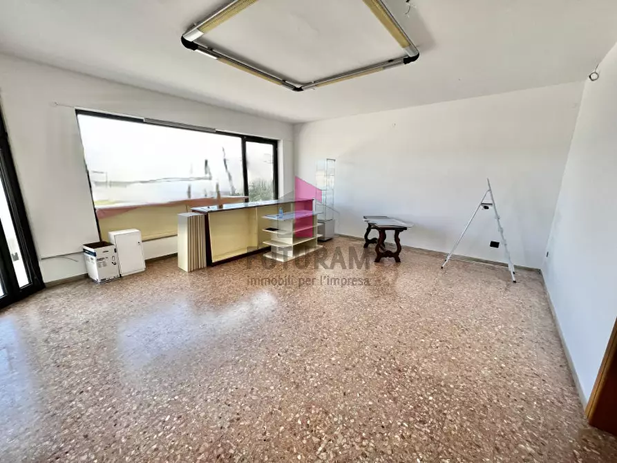 Immagine 4 di Negozio in affitto  in VIA VANIN a Marostica