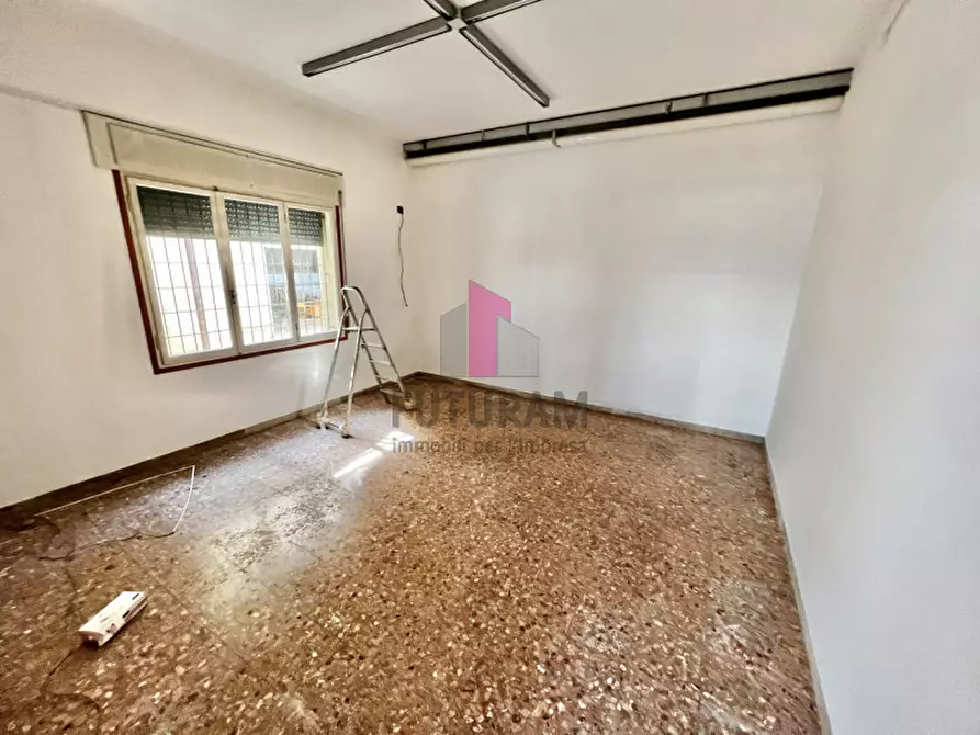 Immagine 9 di Negozio in affitto  in VIA VANIN a Marostica