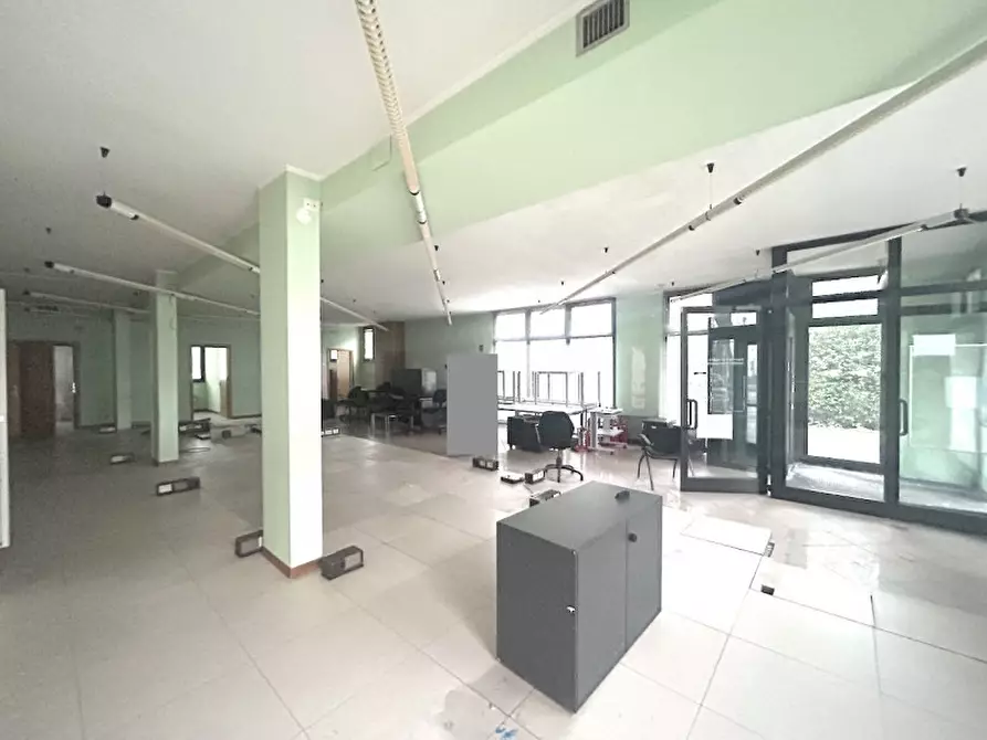 Immagine 1 di Negozio in affitto  in VIALE VITTORIO VENETO a Forli'