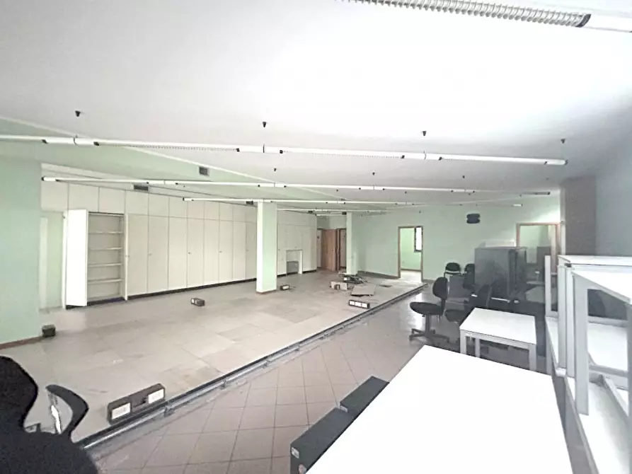 Immagine 2 di Negozio in affitto  in VIALE VITTORIO VENETO a Forli'