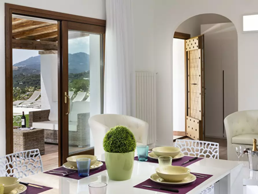 Immagine 7 di Villa in vendita  a Olbia